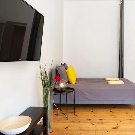 Cosy And Stylish In Neukolln Apartment
